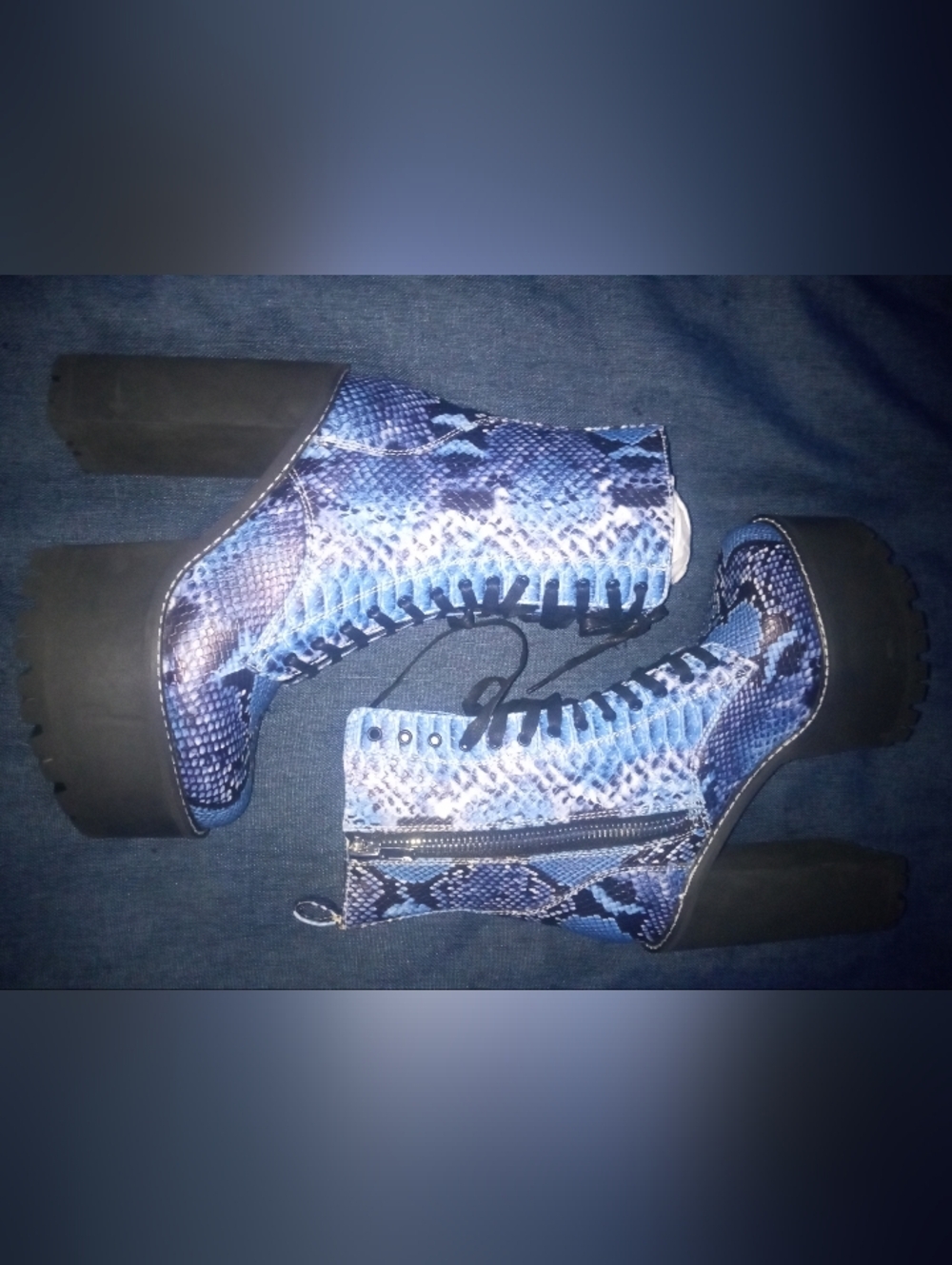 *RARE* "BLUEBERRY HAZE" Blue Snake-Print Platform Lace-Up Boots with Side Zip - Picture 3 of 3